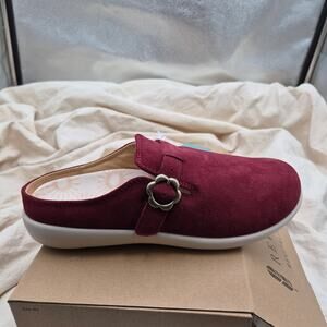 NEW REVITALIGN Women's Solaire Suede Mule slide sandal Rosewood 10 Wide